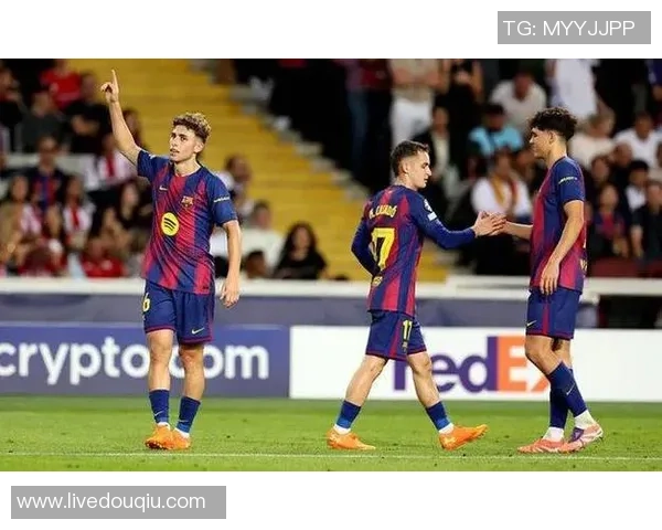 巴萨与曼城精彩重播回顾球迷不容错过的经典对决分析