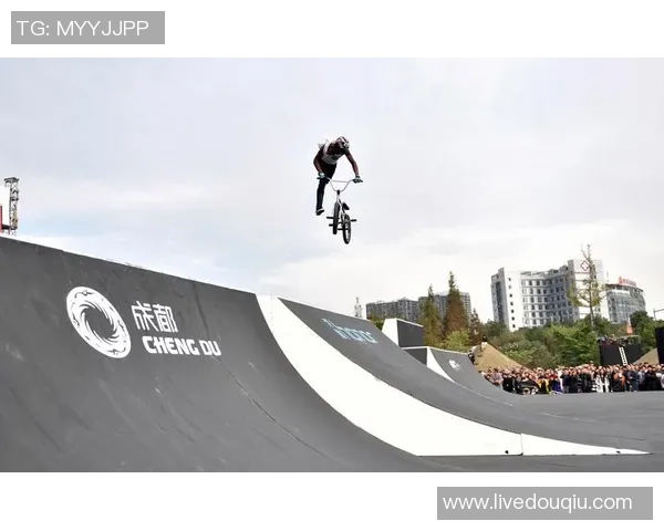 成都极限运动队区域防守分析与战术得失探讨 成都极限运动队区域防守分析与战术得失探讨